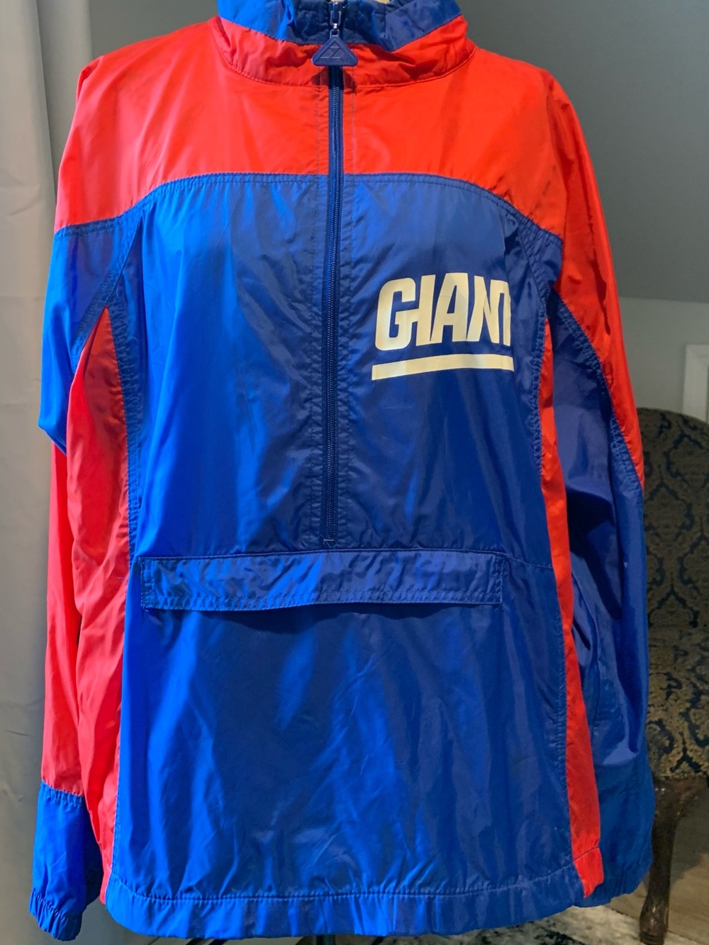Official NFL Apex One New York Giants vintage pullover windbreaker.